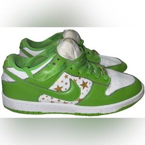 Nike SB Dunk Low Supreme Stars Mean Green Men's Size 7 /Women’s 8.5 DH3228-101